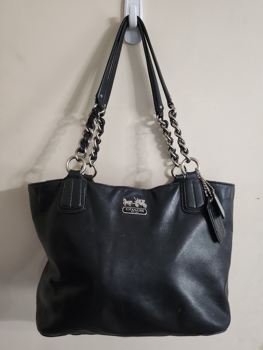 Coach Black Leather Shoulder Bag with Chain-Strap USED: FAIR  h1194-18668